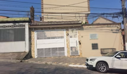 Sobrado com 03 quartos 01 vaga de garagem na Vila Ré