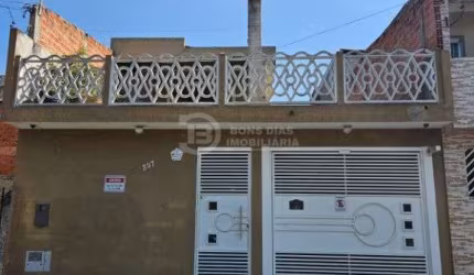Casa à venda na Vila Helena, São Paulo - 3 dormitórios e edícula