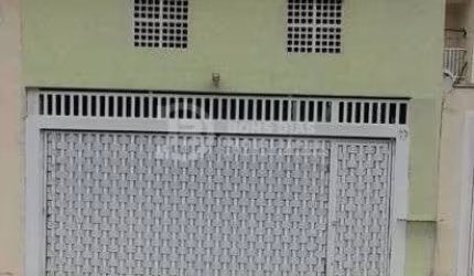 Sobrado à venda 3 quartos (1 suíte)  2 vagas de garagem e Quintal - Jd. São Nicolau