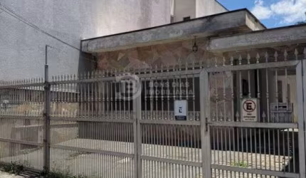 Casa à venda no Tatuapé, São Paulo - 3 dormitórios, 5 garagens e quintal amplo!
