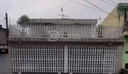 Sobrado à venda - 4 quartos (1 suíte) e 4 vagas de garagem - Vila São Francisco