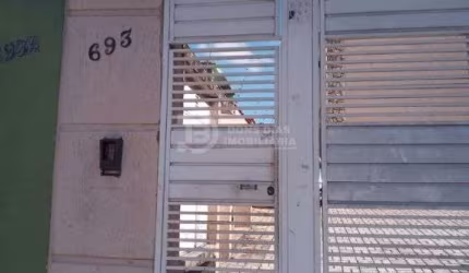 Casa em conjunto residencial para alugar na Vila Ré, São Paulo - 2 dormitórios e vaga de garagem.