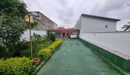 Casa à venda na Vila Ré, São Paulo: 3 dormitórios, 2 cozinhas, 6 vagas de garagem!