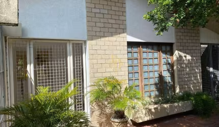 Casa térrea com excelente localização no bairro da Torre - CA0084