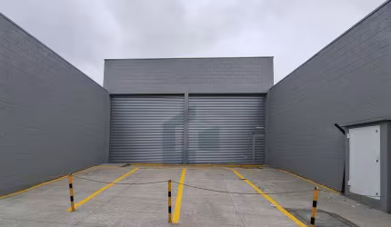 Salão Comercial para Locação em Suzano, Jardim Revista, 2 banheiros, 4 vagas