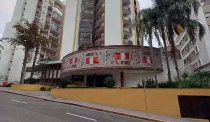 Apartamento com 4 quartos e 3 vagas de garagem no Centro - Florianópolis