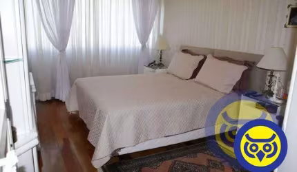 Apto com 266m², 4 Quartos e 2 Vagas no Centro