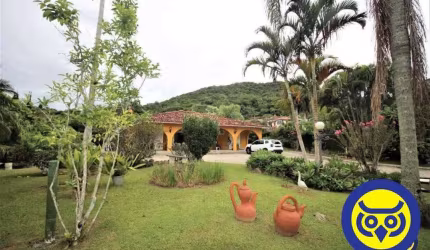 Chácara próxima da praia em Sambaqui, Florianópolis
