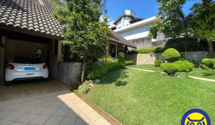 Casa 3 dorm (1 suíte), à venda, com piscina, na Agronômica.