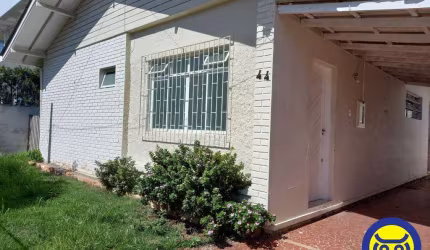 Casa no Jardim Atlântico com 3 quartos, 1 suíte, 3 vagas de garagem em excelente localização.