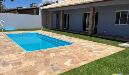 Casa a 70 metros da praia do Capri