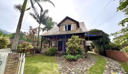 Casa Enxaimel Moderna a 100 metros do Mar em Itaguaçu