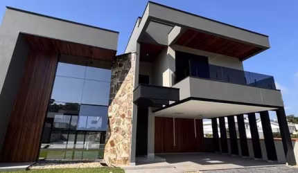Casa de alto padrão em condomínio fechado