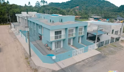 Sobrado Geminado na reta