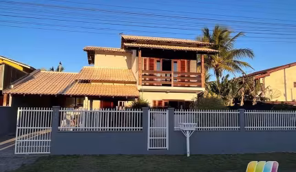 Sobrado na praia grande por R$ 990 mil