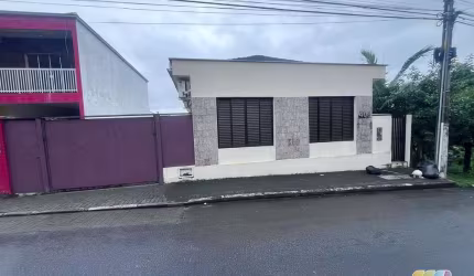 CASA PARA LOCAÇÃO NO CENTRO DE SÃO FRANCISCO DO SUL,SC