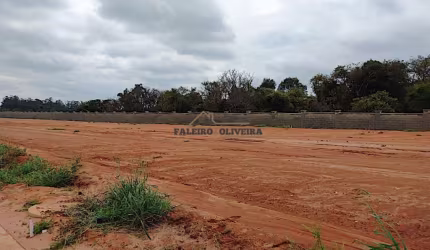 Terreno á venda no Condomínio Campos de Medeiros