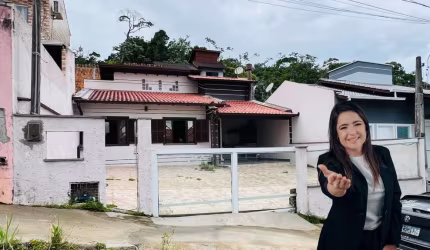 Casa com 3 quartos à venda na Guilherme Valdemiro da Luz, 13, San Marino, São José, 110 m2 por R$ 460.000