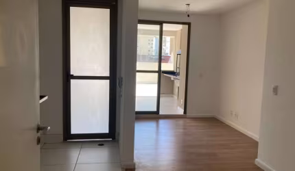 Apartamento no Condomínio Living Clássico na Barra Funda