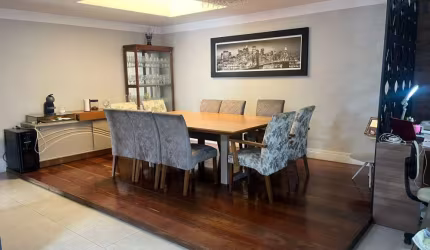 Casa Terrea com 4 quartos, 8 vagas de garagem para vender