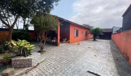 360m² de Conforto: Amplo Imóvel na Praia de Mongaguá