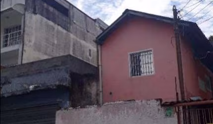 Duas casas no terreno alugadas e com renda de aprox R$ 2.500,00