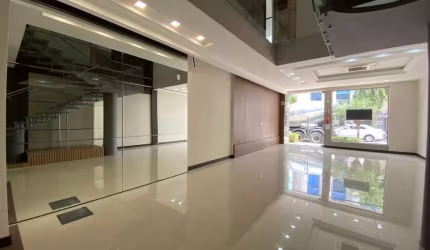 Ponto Comercial para Locação em Balneário Camboriú, Centro, 3 banheiros