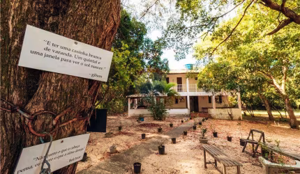 Casa na Beira da Lagoa com 3 suítes e churrasqueira coberta