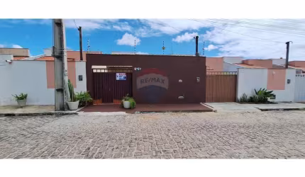 vendo Linda casa em Pium  no Portal do Sol com três quartos