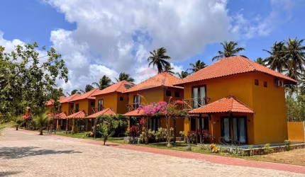 Casa mobiliada de 3 quartos a venda em condomínio beira mar