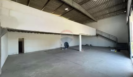 Galpão Comercial 250m² na BR-101 em Emaus - Visibilidade e Espaço Sob Medida!