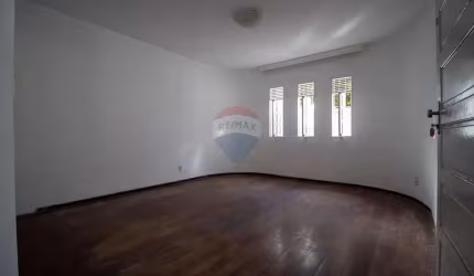 Invista em uma casa perfeita para você e sua família: ampla, bem localizada e com 4 Quartos, em Lagoa Nova