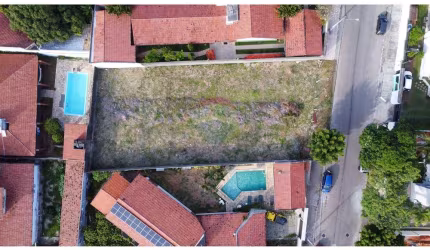 Lote em Capim Macio, medindo 20x41,9 com uma área  total de 838 m2