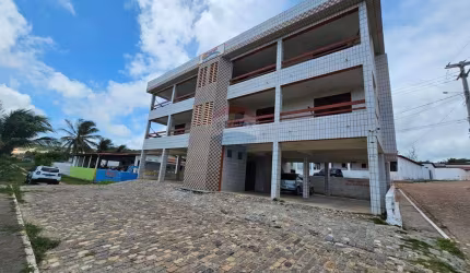 OPORTUNIDADE – Prédio com 4 apartamentos de (86m² cada) + área de lazer + casa com restaurante