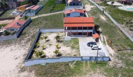 Casa Duplex com 3 Quartos (suítes), na Praia de Barreta – 900m² de Terreno e Vista Deslumbrante para as Piscinas Naturais!