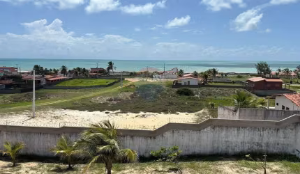 Casa Duplex com 3 Quartos (suítes), na Praia de Barreta – 900m² de Terreno e Vista Deslumbrante para as Piscinas Naturais!