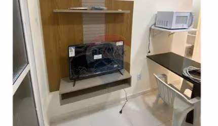 ALUGO - Edícula tipo studio térrea com 01 quarto, sala, bwc e cozinha, área serviço.