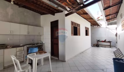 Casa a Venda com 3 Quartos, sendo 3 Suítes - em Candelária