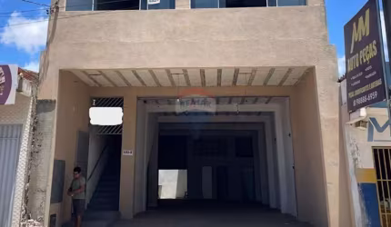 Prédio comercial na Av. Moema Tinoco - Superior
