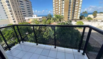 Apartamento 2/4 com suíte e vista mar em Petrópolis