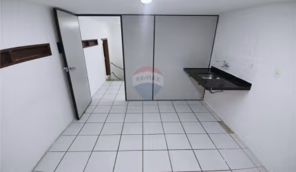 Sala Comercial com Mezanino no Trader Center – Av. Romualdo Galvão, Tirol