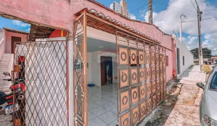 Casa e Kitnets em Dix-Sept Rosado - R$ 305 K