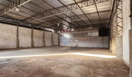 Alugo Galpão 670m² próximo Av. Nevaldo Rocha