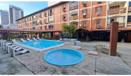 Vendo excelente flat no Condomínio Residence, paralelo a salgado filho, Natal.