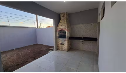 Casa moderna com espaço gourmet e segurança no Caminho do Sol – 3 quartos, sendo 1 suíte