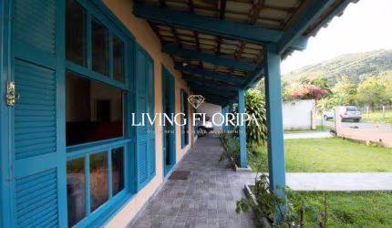 Casa com 3 quartos à venda na Servidão Bosque dos Eucaliptos, 223, Campeche, Florianópolis por R$ 2.200.000
