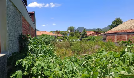 Terreno à venda na Julião Benjamin da Lapa, 52, Açores, Florianópolis por R$ 730.000