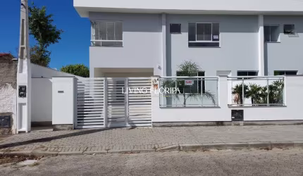 Casa com 3 quartos à venda na Rua Quatorze Bis, 184, Carianos, Florianópolis por R$ 980.000