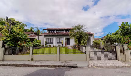 Ótima casa no bairro Bom Retiro