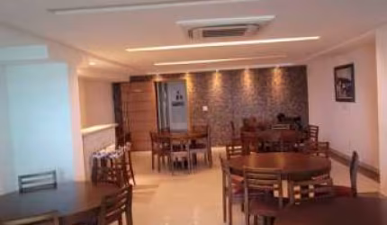 Exclusiva Cobertura Frente Mar Duplex de Alto Padrão com Vista Deslumbrante